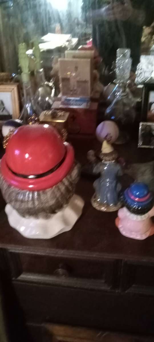 5 clown figurines 2 banks vintage