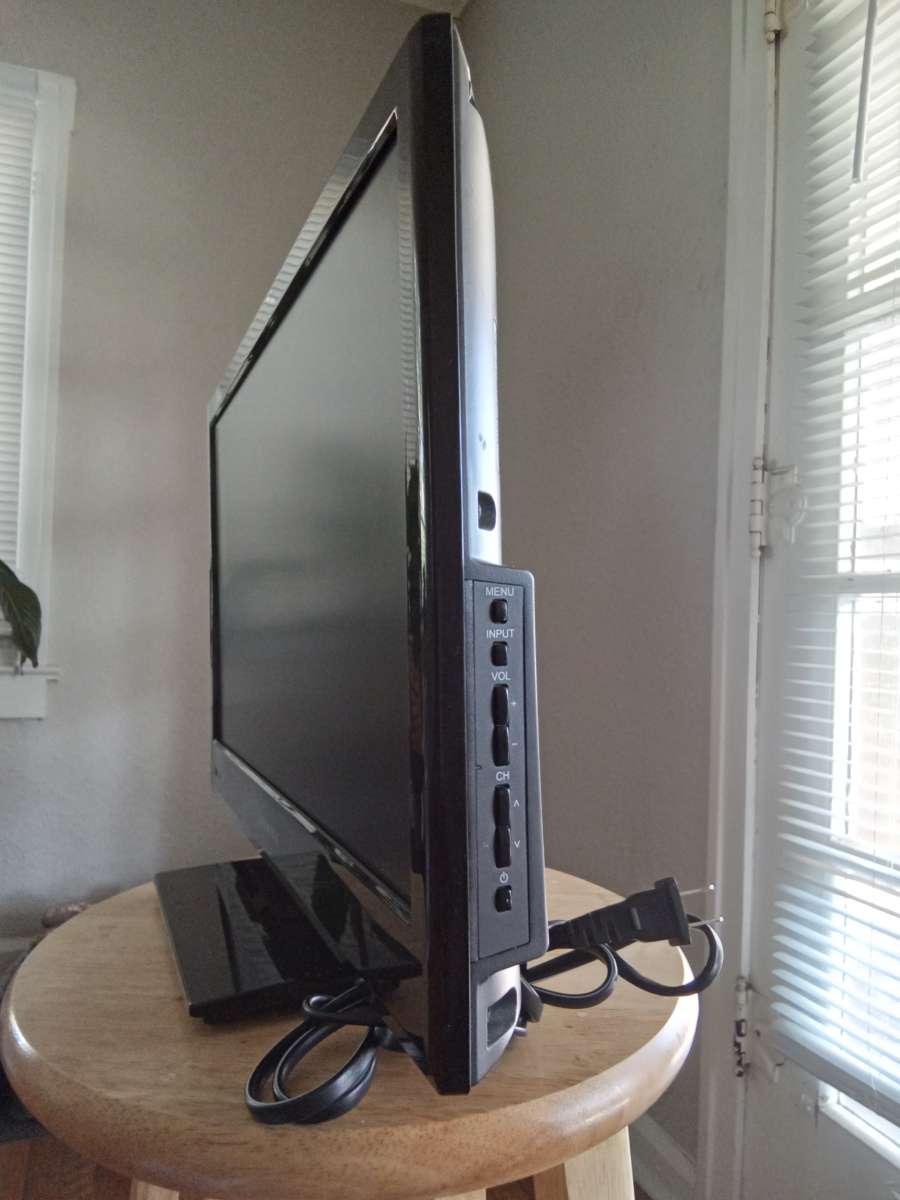 18 inch Dynex TV w FREE HDMI cable w FREE headphones