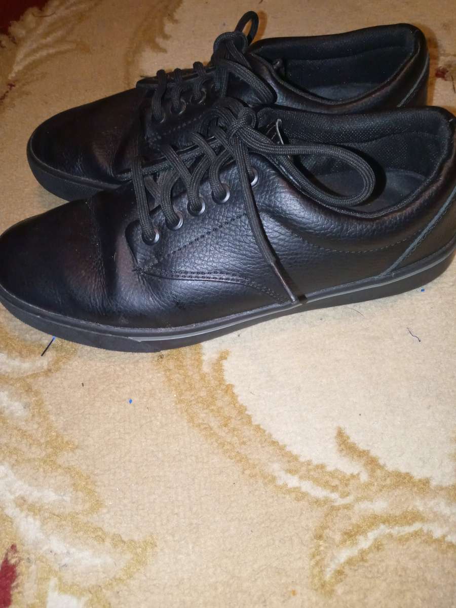 womens work shoes 7 and 12 tred safe