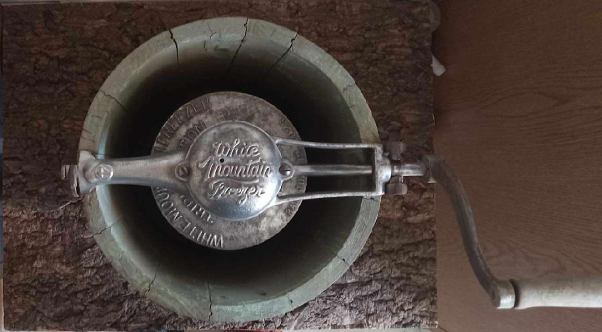 1923 white mountain freezer Ice cream churn