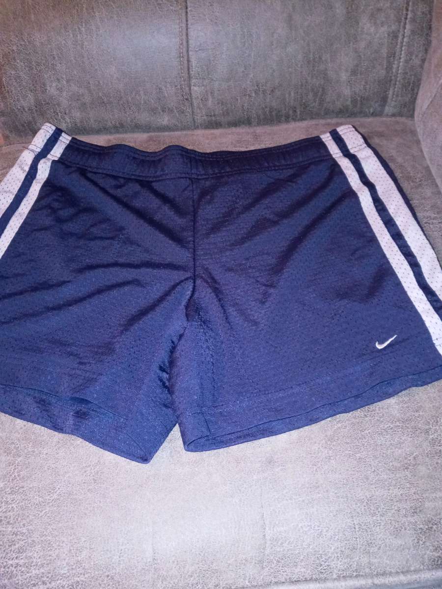 womens Nike shorts medium
