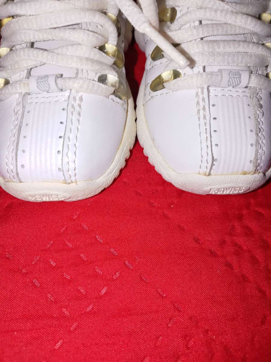 case with shoes for baby infant size 2