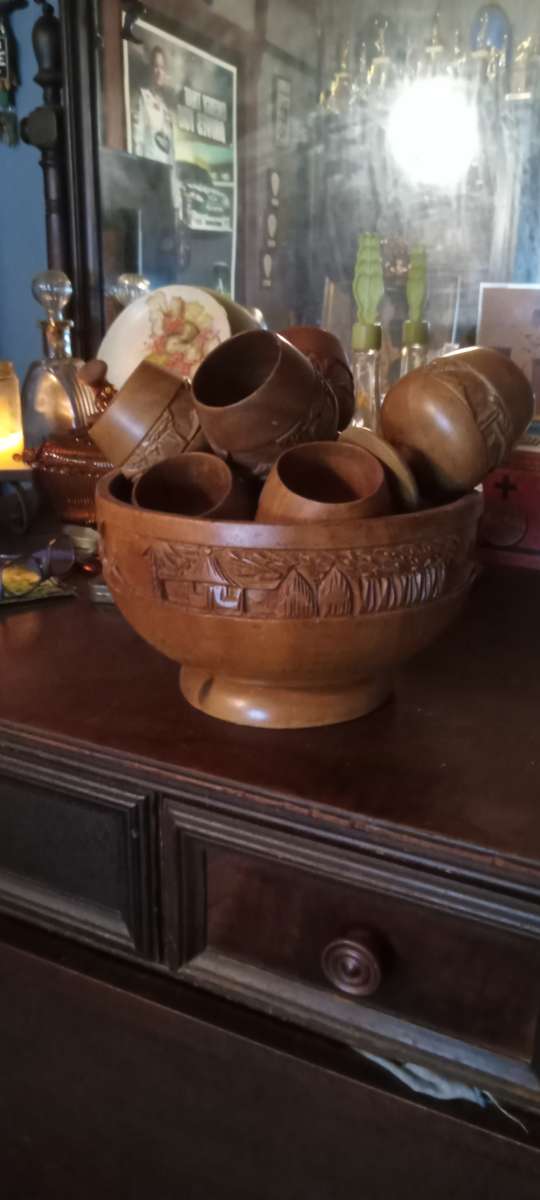 vintage wooden bowl with 8 cups