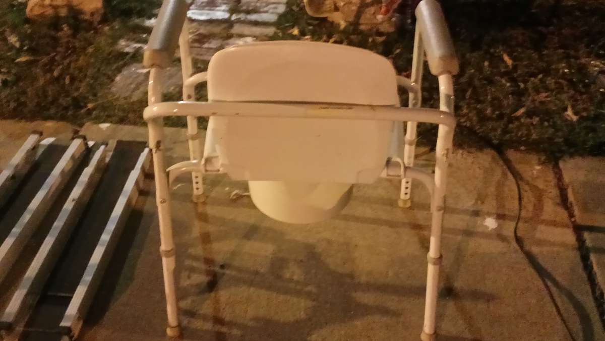 bedside portable toilet