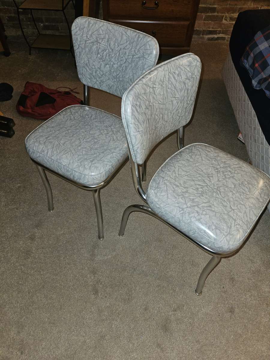 kitchen table and chairs