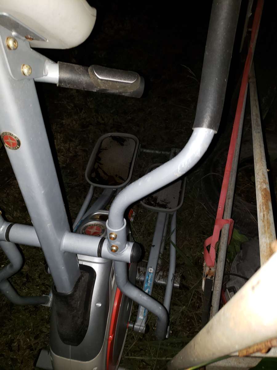 2012 Schwinn 420 Elliptical Trainer w Fan