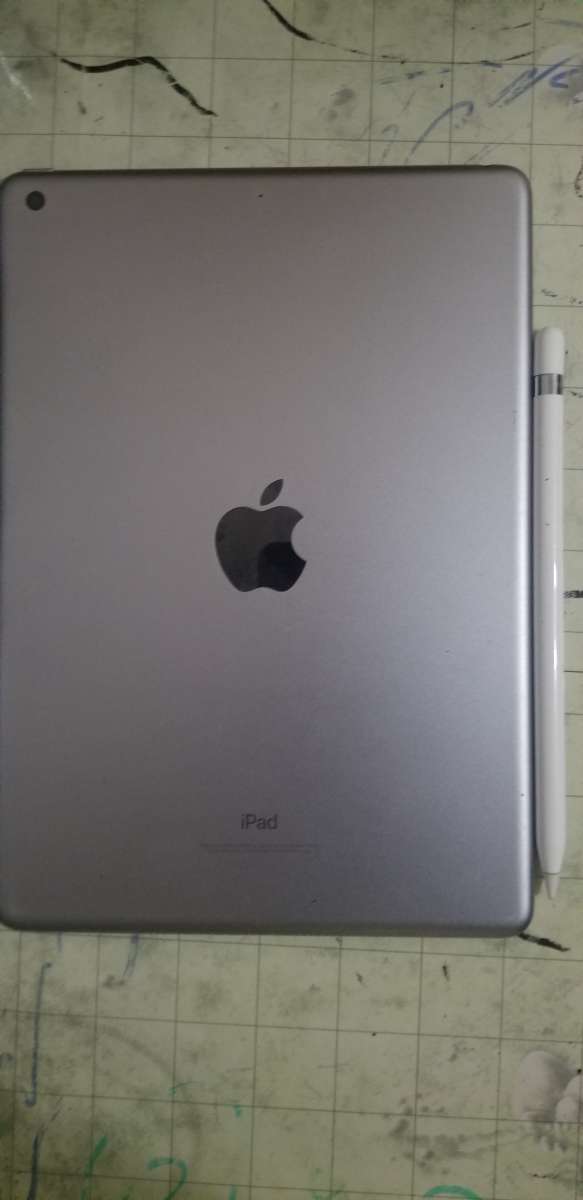 ipad 6th Gen W Apple Pen
