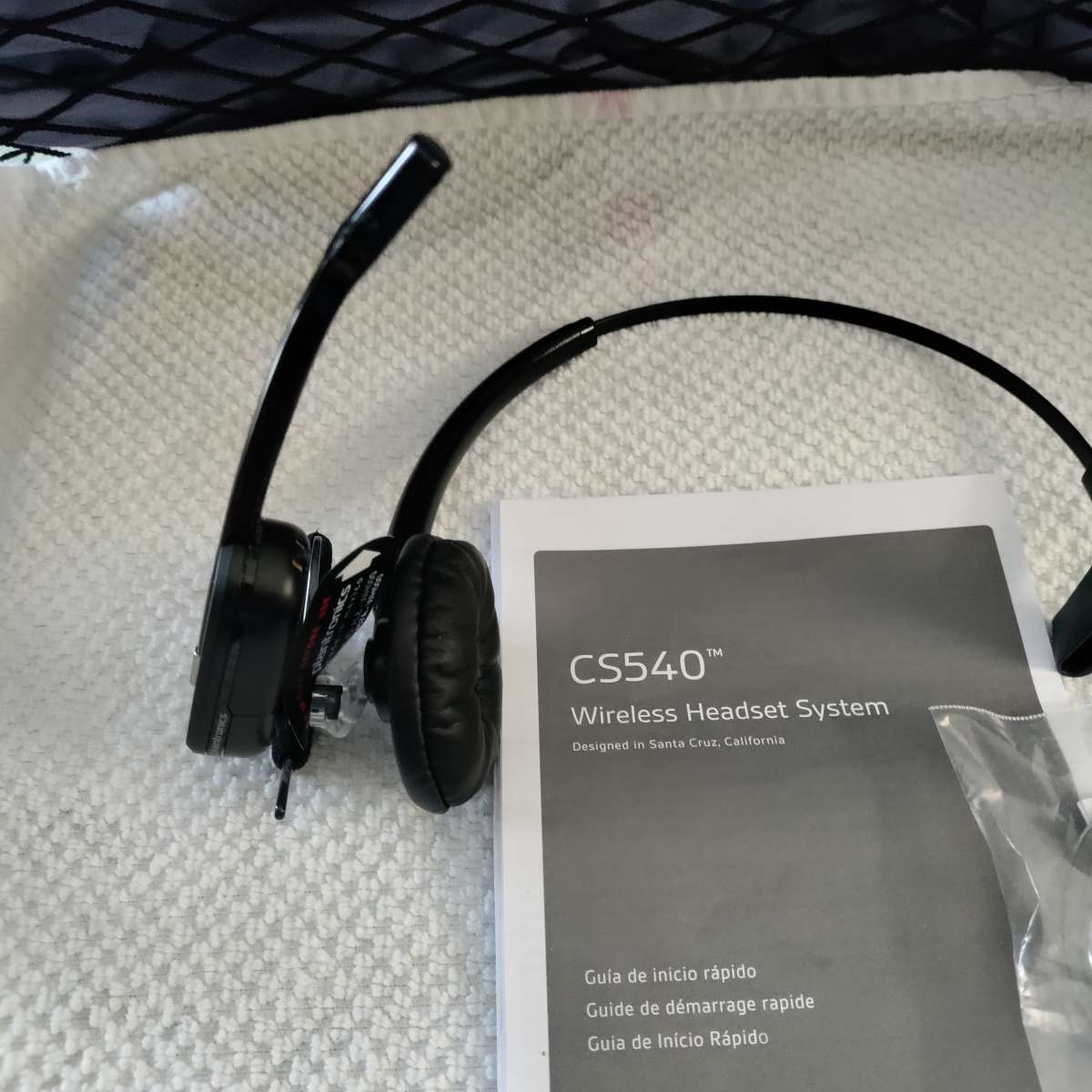 Plantronics wireless headset NOT BLUETOOTH CAPABLE