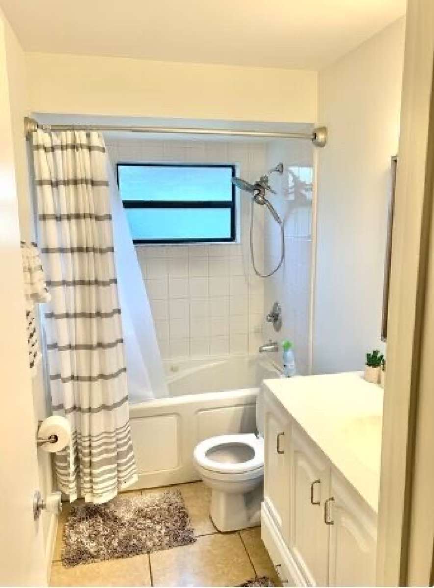 Beautifully furnished 3bed 2bath with an office