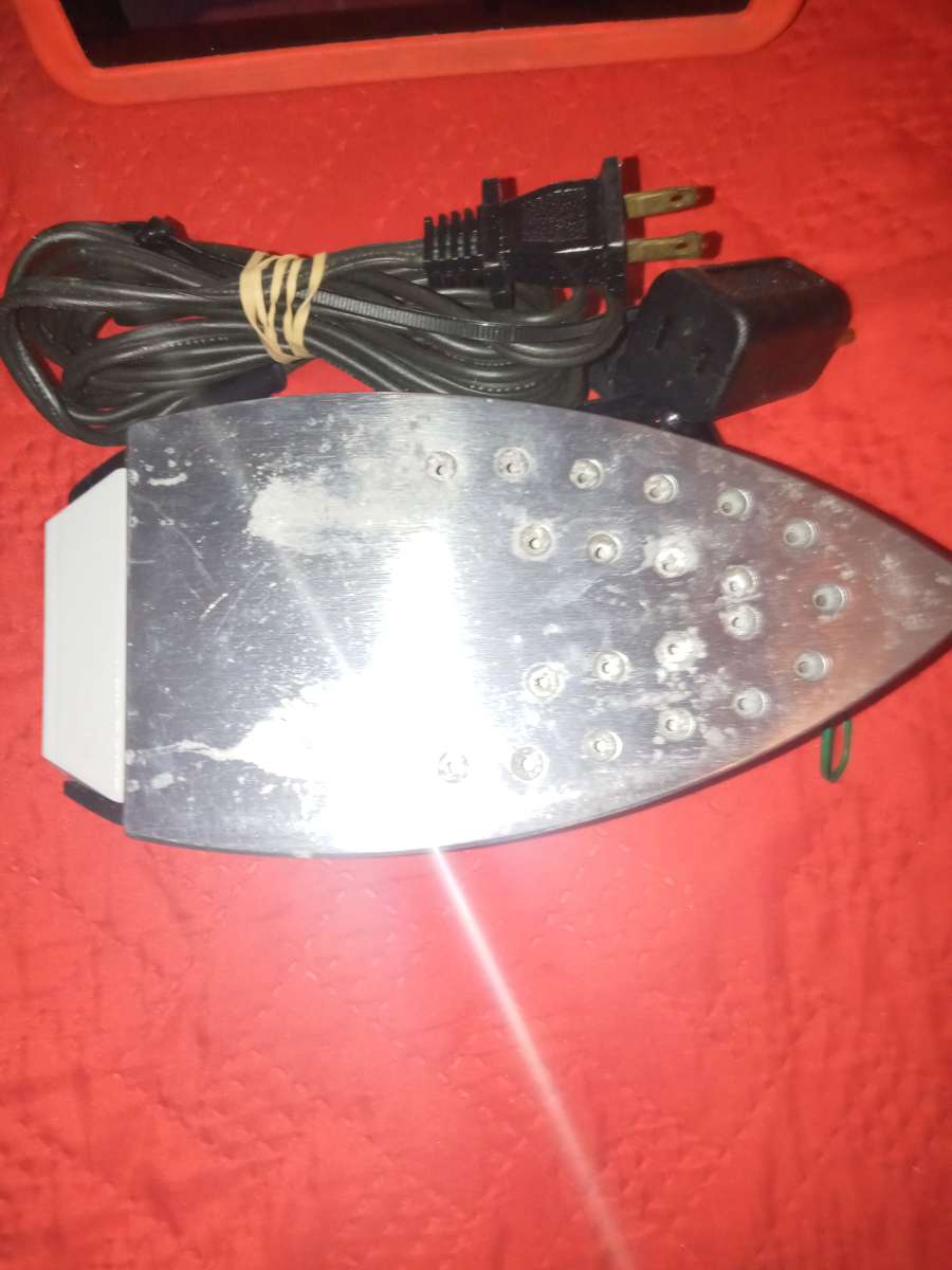 vintage 1988 Black and Decker travel iron