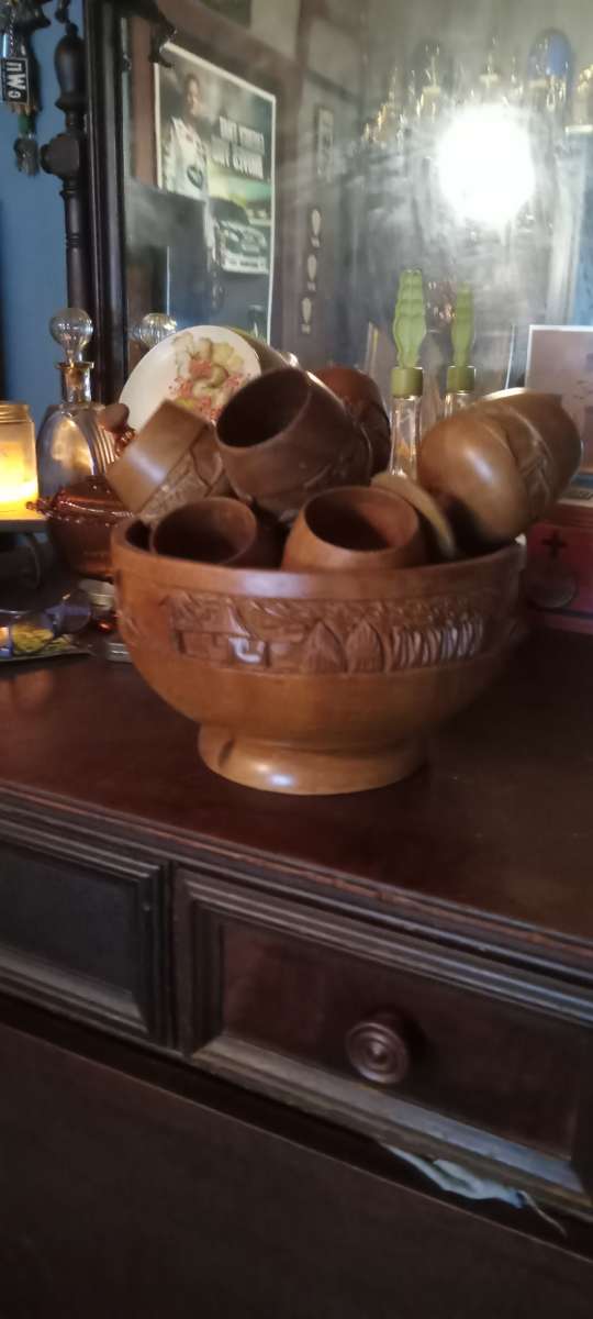 vintage wooden bowl with 8 cups