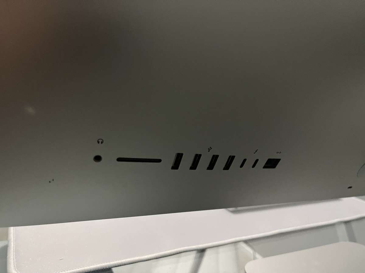 Apple iMac Desktop Compute sonoma 4K with mouse and keyboard