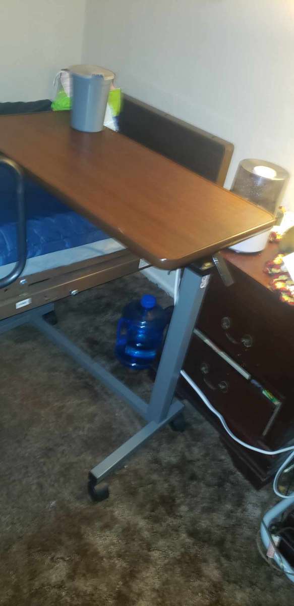 HOSPITAL BED MATTRESS TABLE