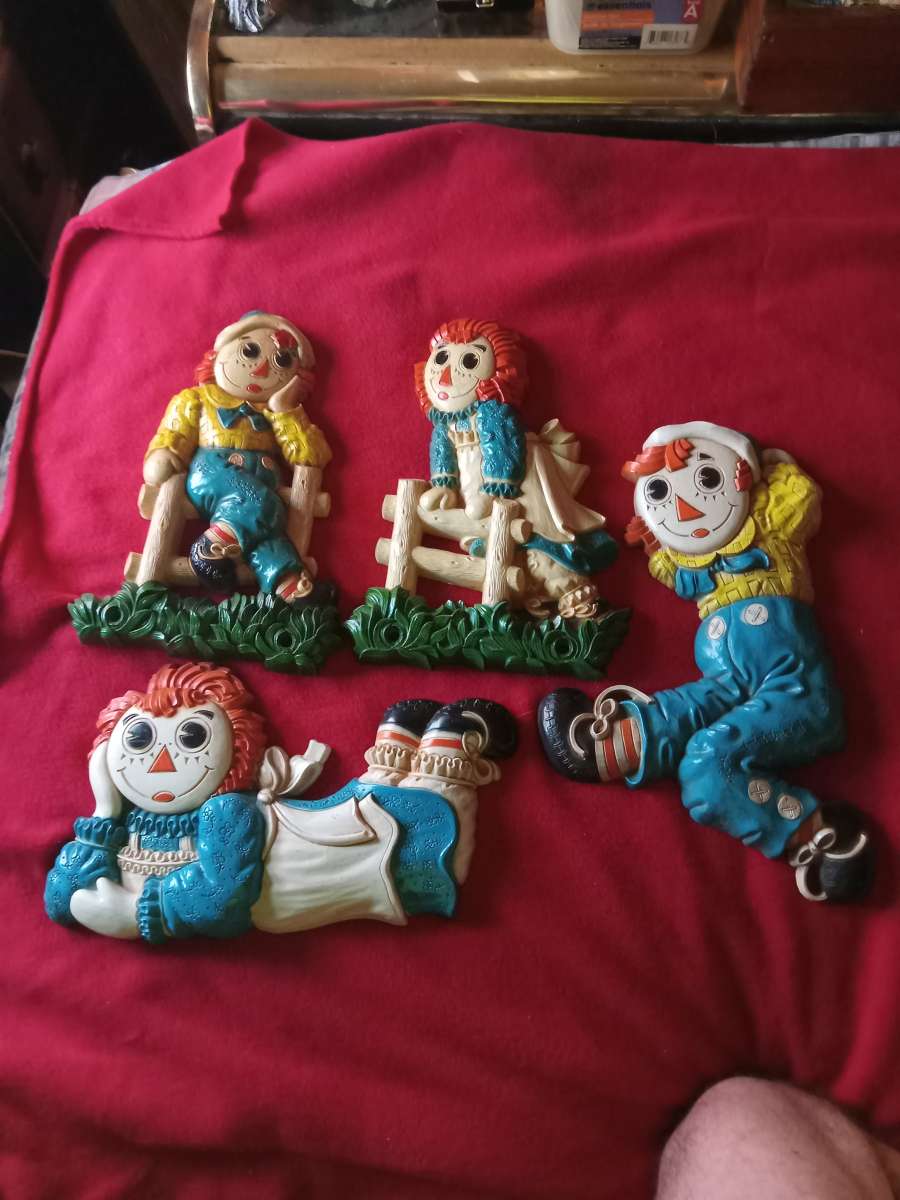 four 1977 raggedy Ann and raggedy Andy Bobby and merrill