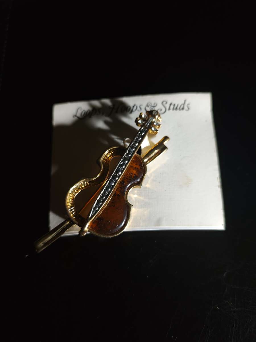 Violin Brooch