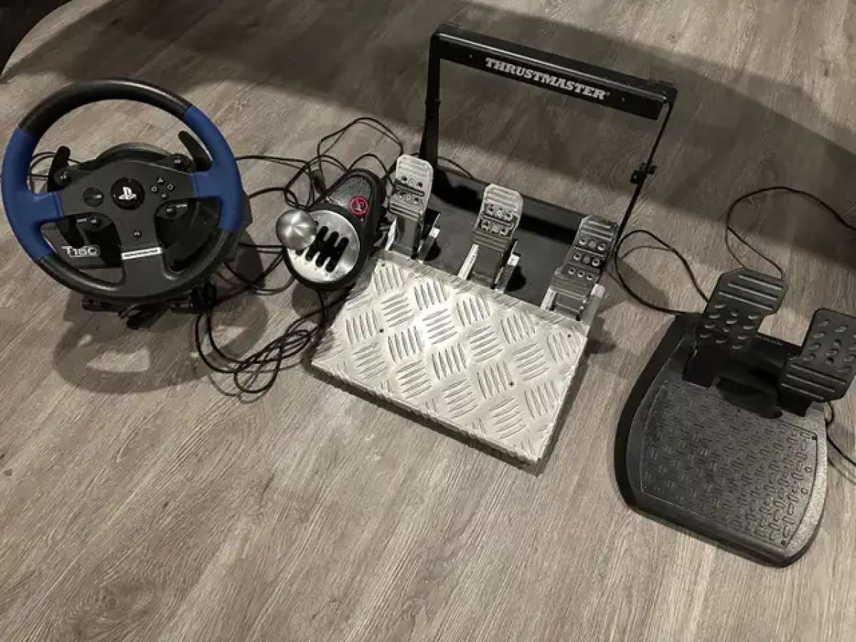 Thrustmaster T150 pro  wheel stand