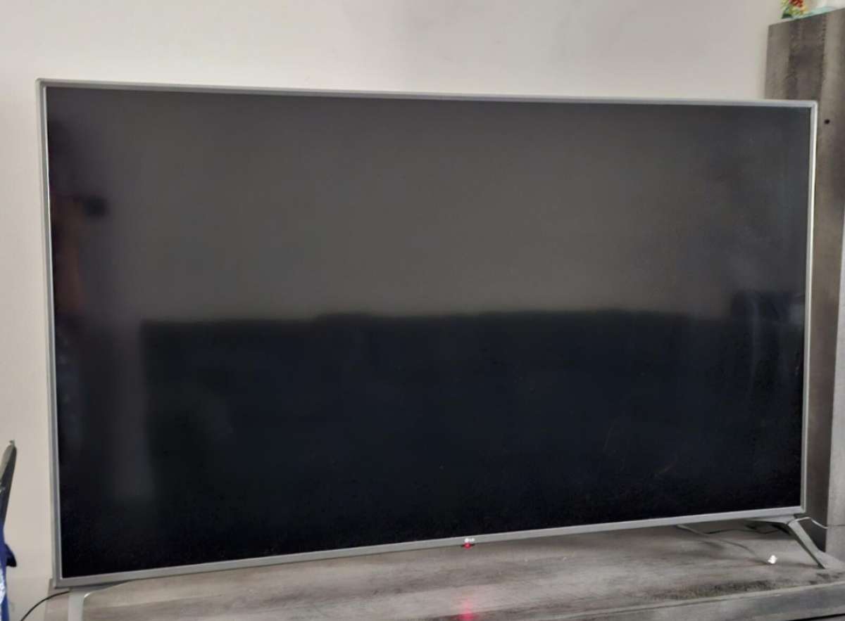 75 in Lg smart tv 4k HD tv like new no damages