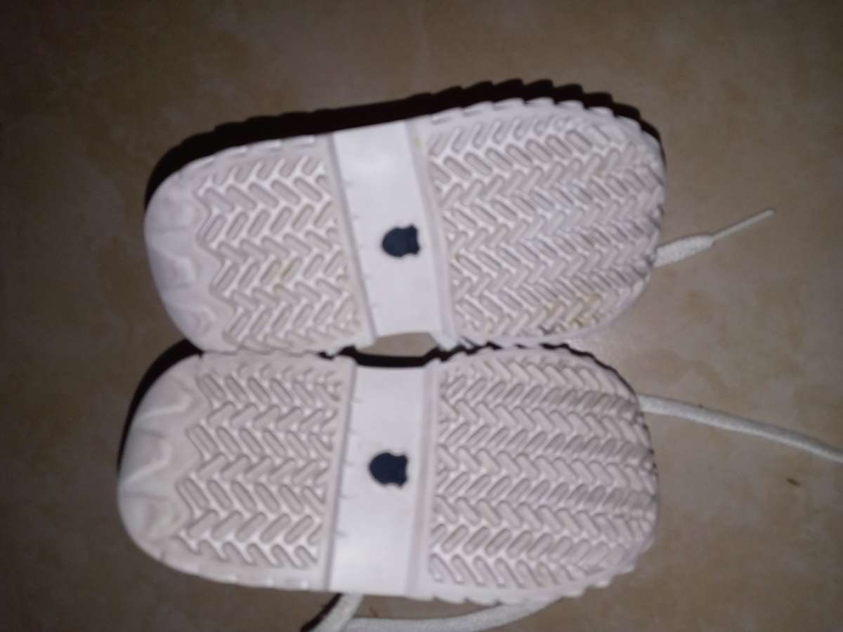 infant toddler child size 5 Swiss tennis shoes