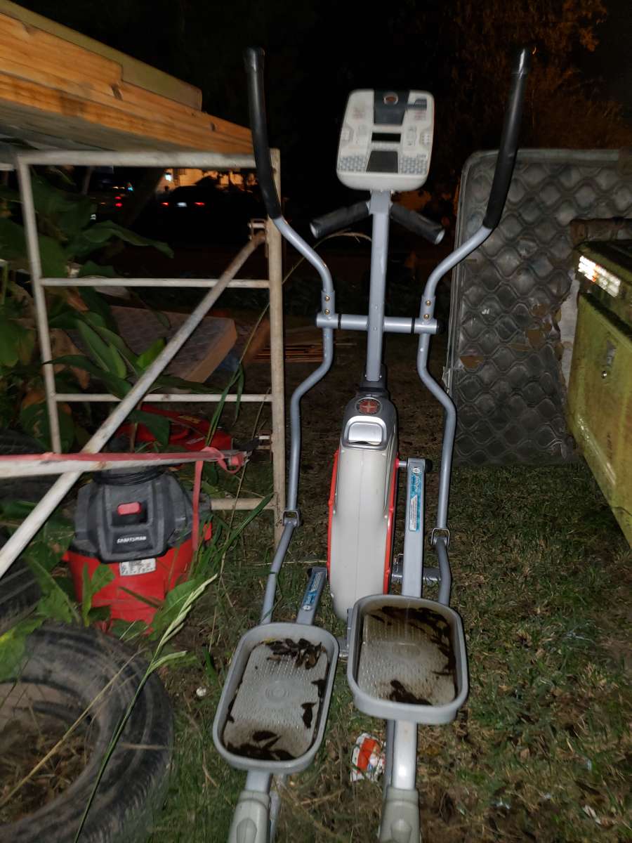 2012 Schwinn 420 Elliptical Trainer w Fan