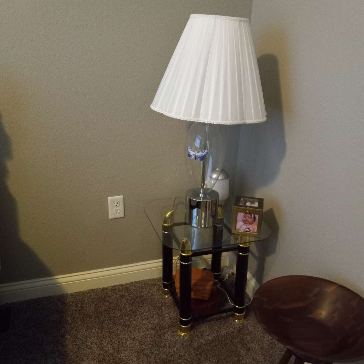 3 end tables  2 very nice lamps