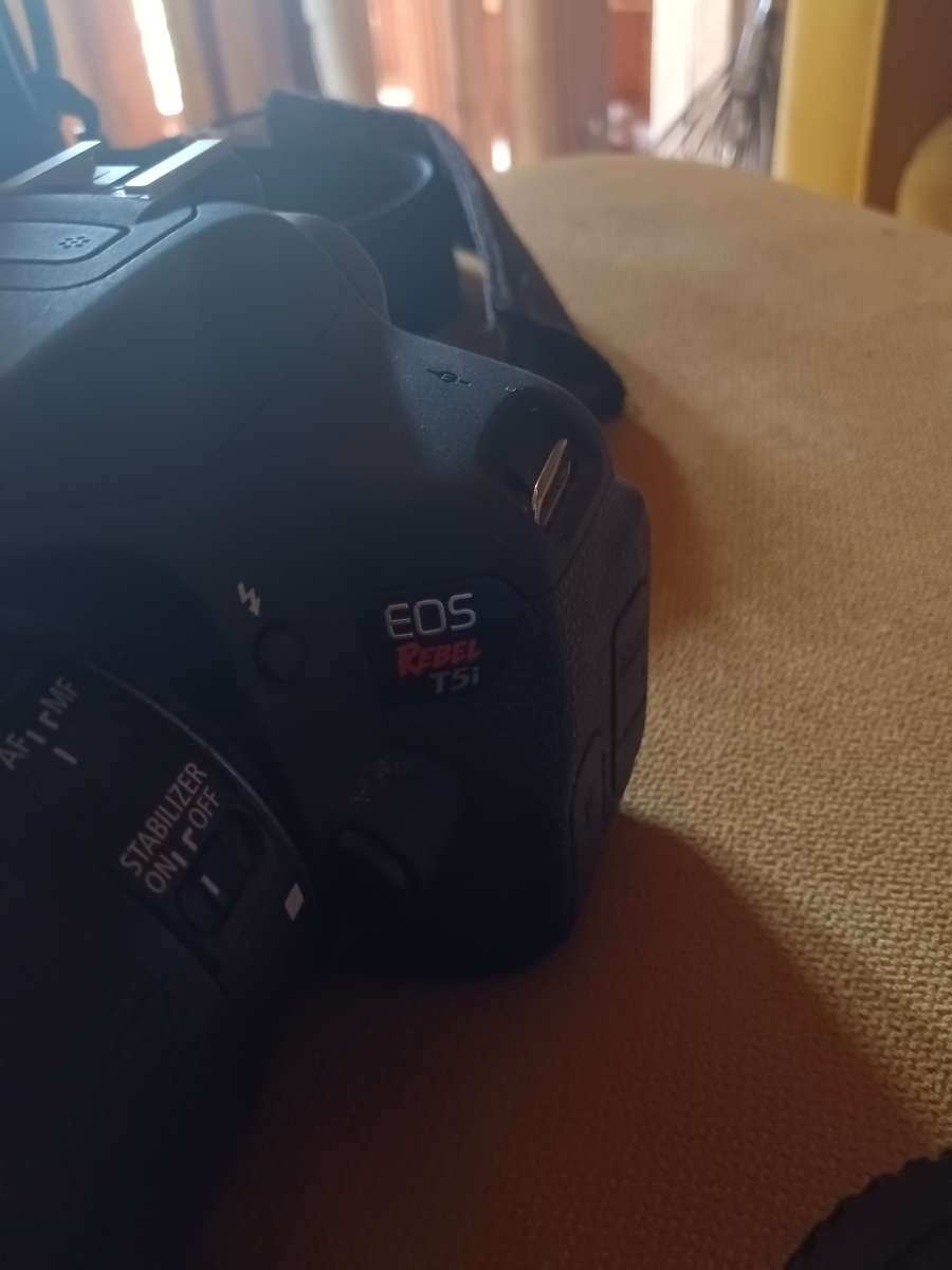 Canon EOS rebel t5i