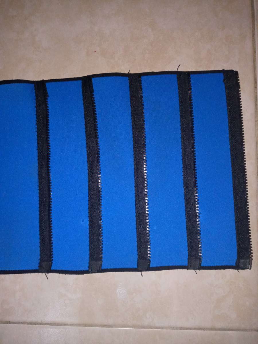 Golds Gym five zipper waist trimmer belt