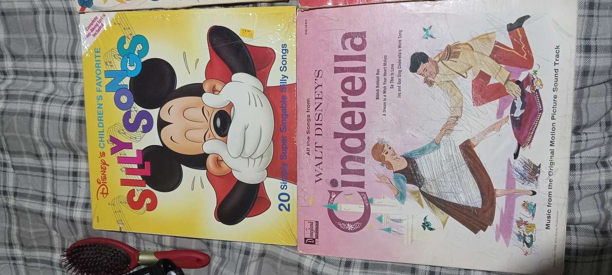 7 old Disney records