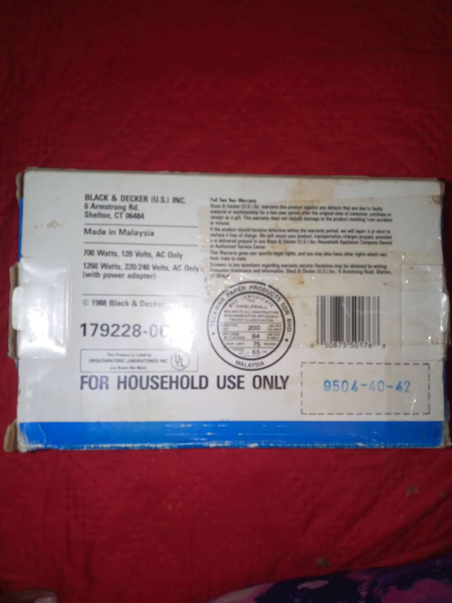 vintage 1988 Black and Decker travel iron