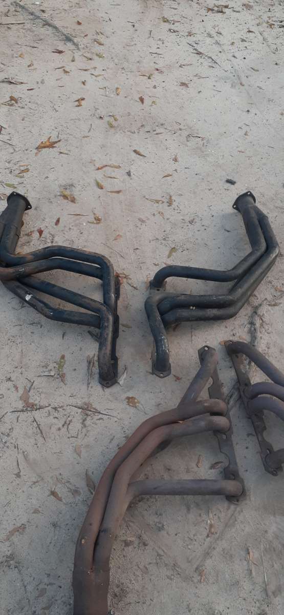 2 setts Chevy small block hedders