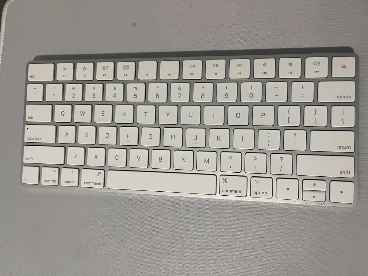 Apple iMac Desktop Compute sonoma 4K with mouse and keyboard