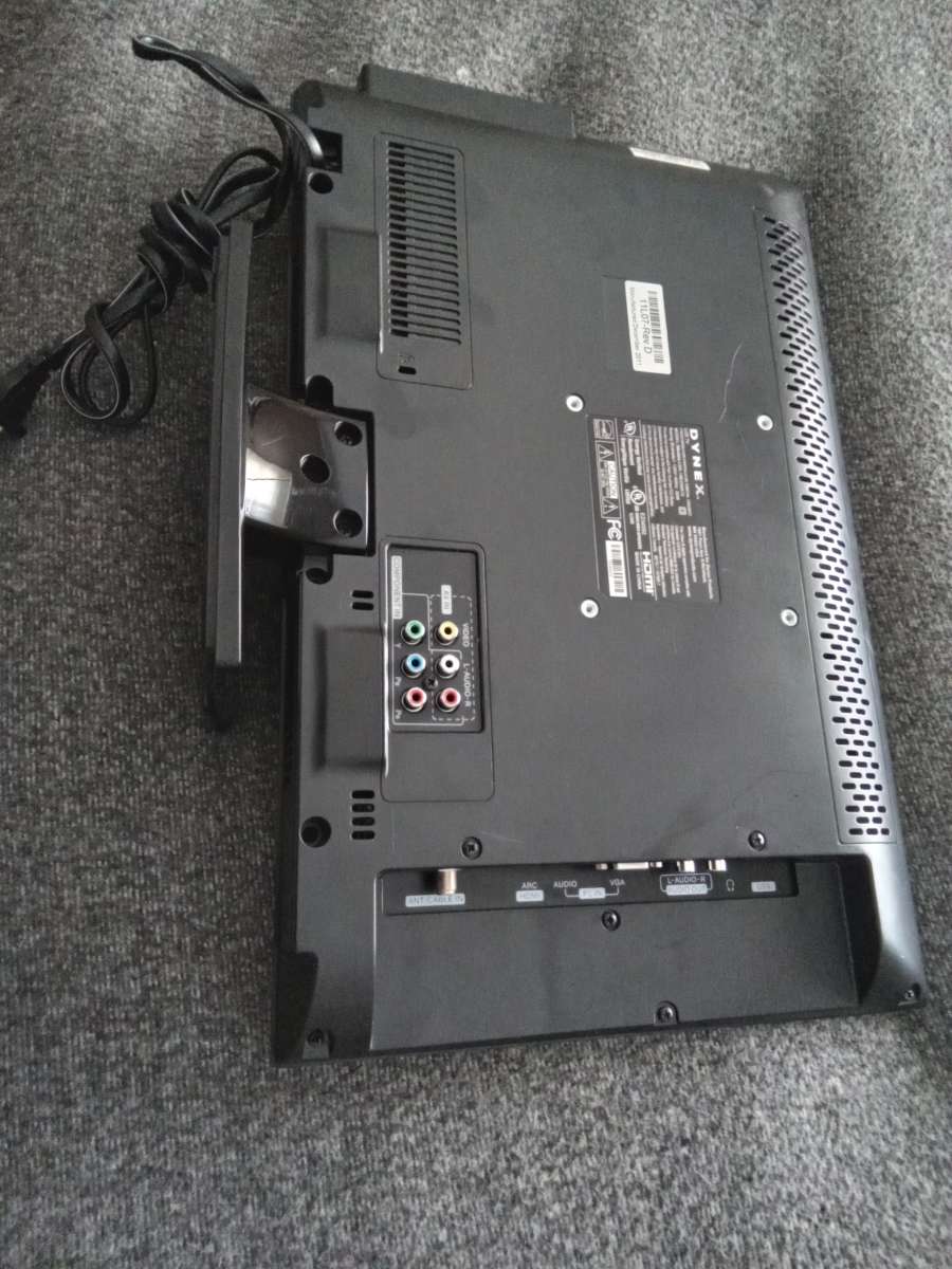 18 inch Dynex TV w FREE HDMI cable w FREE headphones