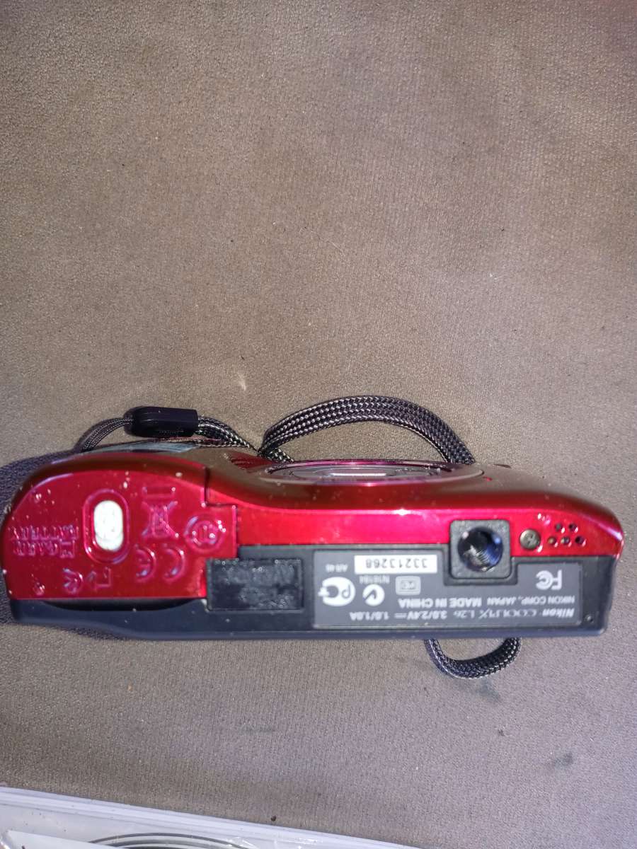 Nikon camera Coolpix l26 never used