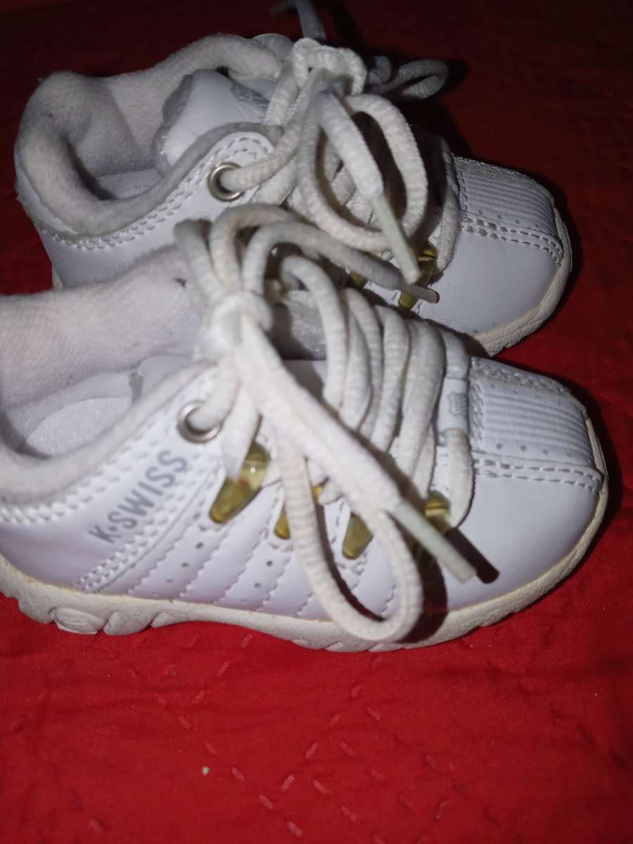 case with shoes for baby infant size 2