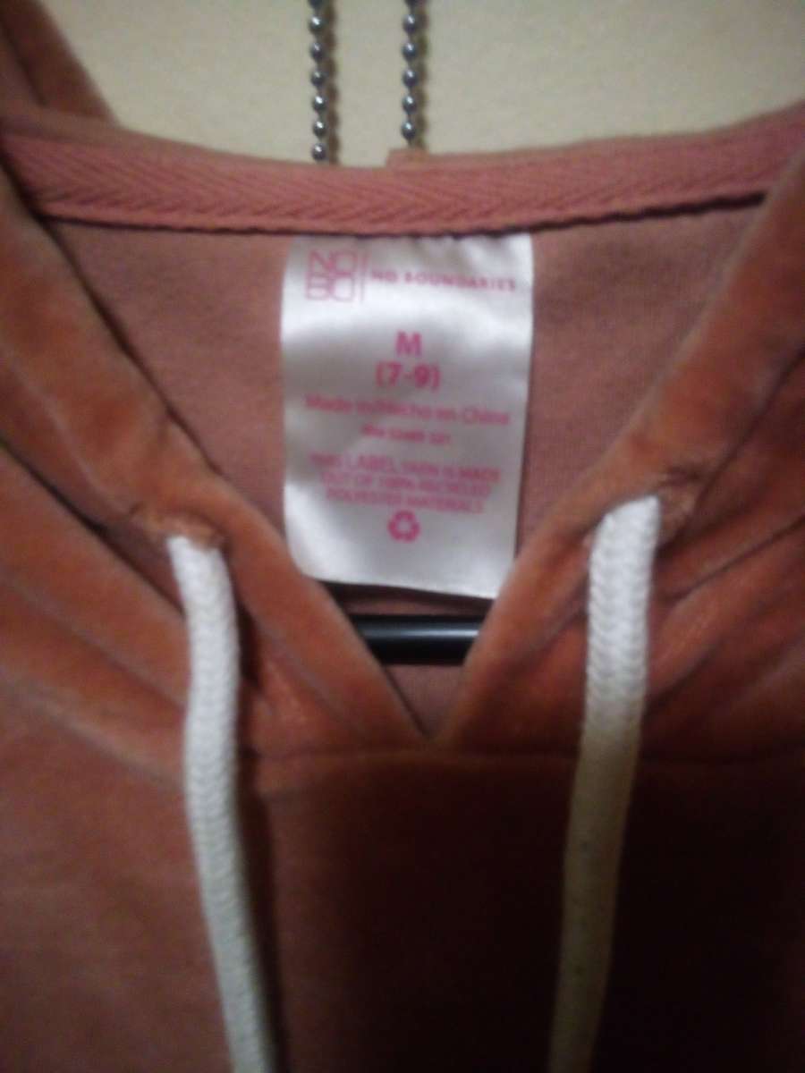 no boundaries velvety feel sz 7 to 9 hooded pullover Ex cond