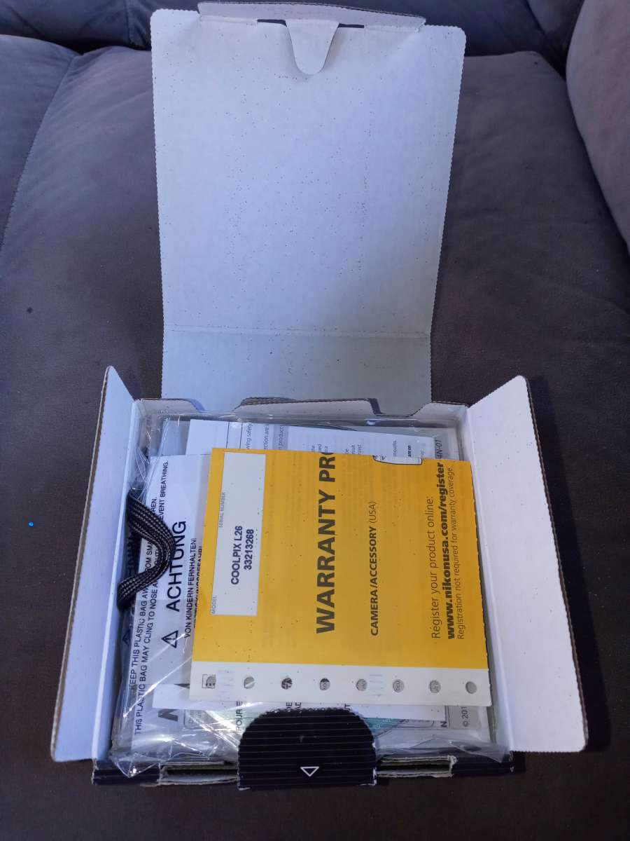 Nikon camera Coolpix l26 never used