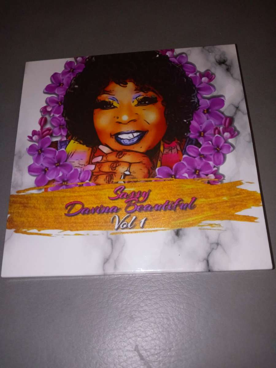 16 color palette makeup with mirror