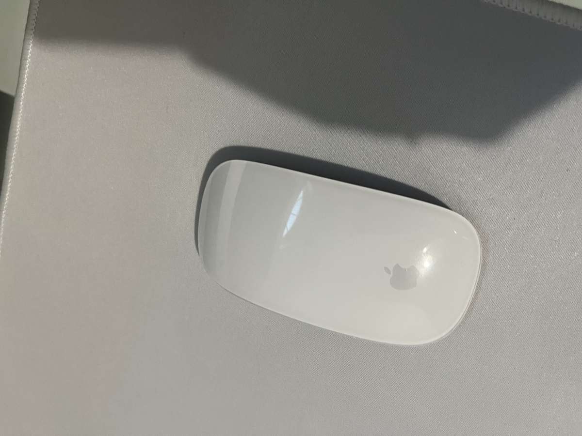 Apple iMac Desktop Compute sonoma 4K with mouse and keyboard