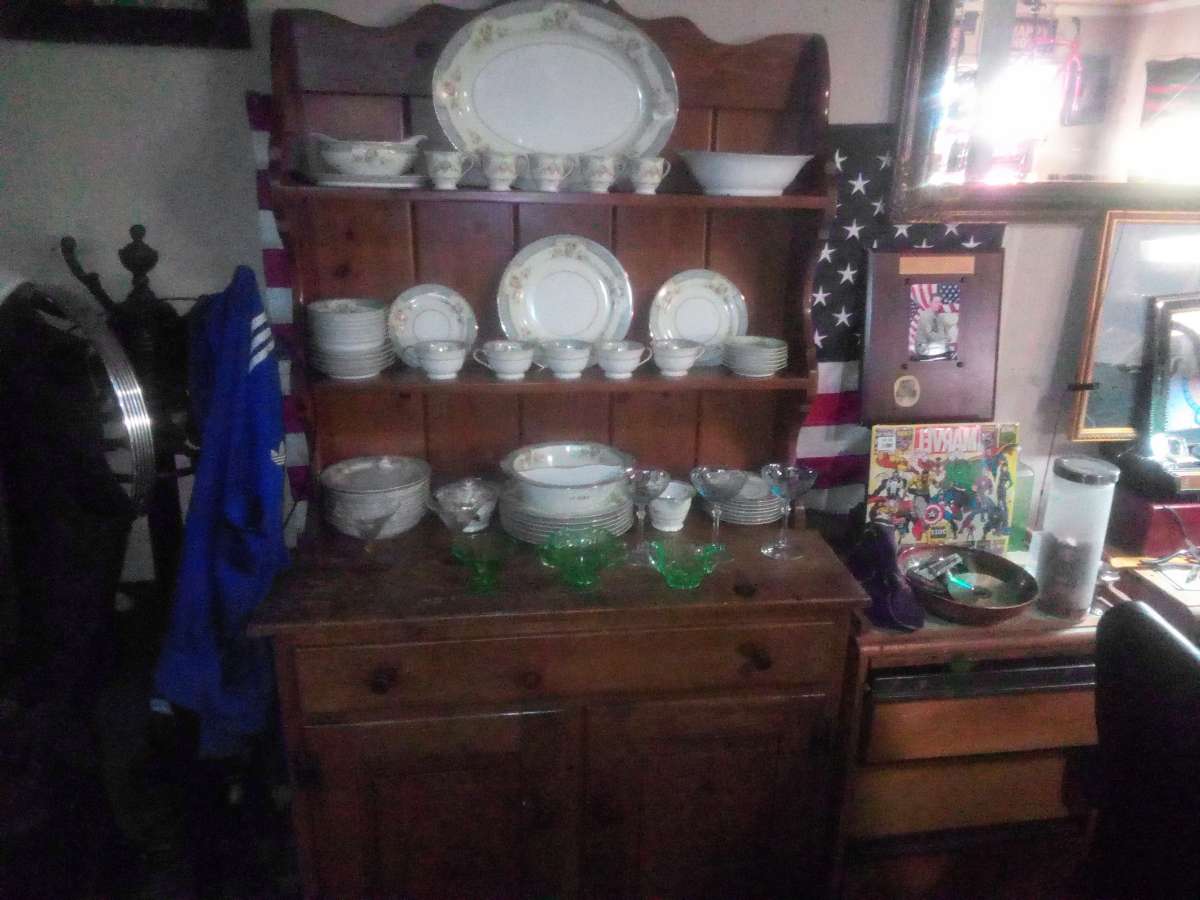 China Noritake pre 1951 service for 8 China cabinet included