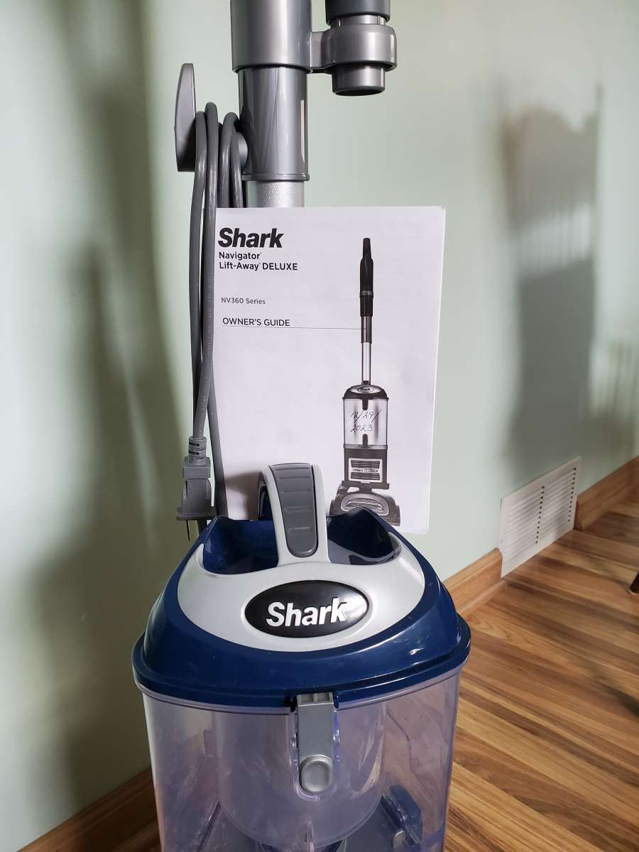 New Shark Navigator Deluxe Vacuum