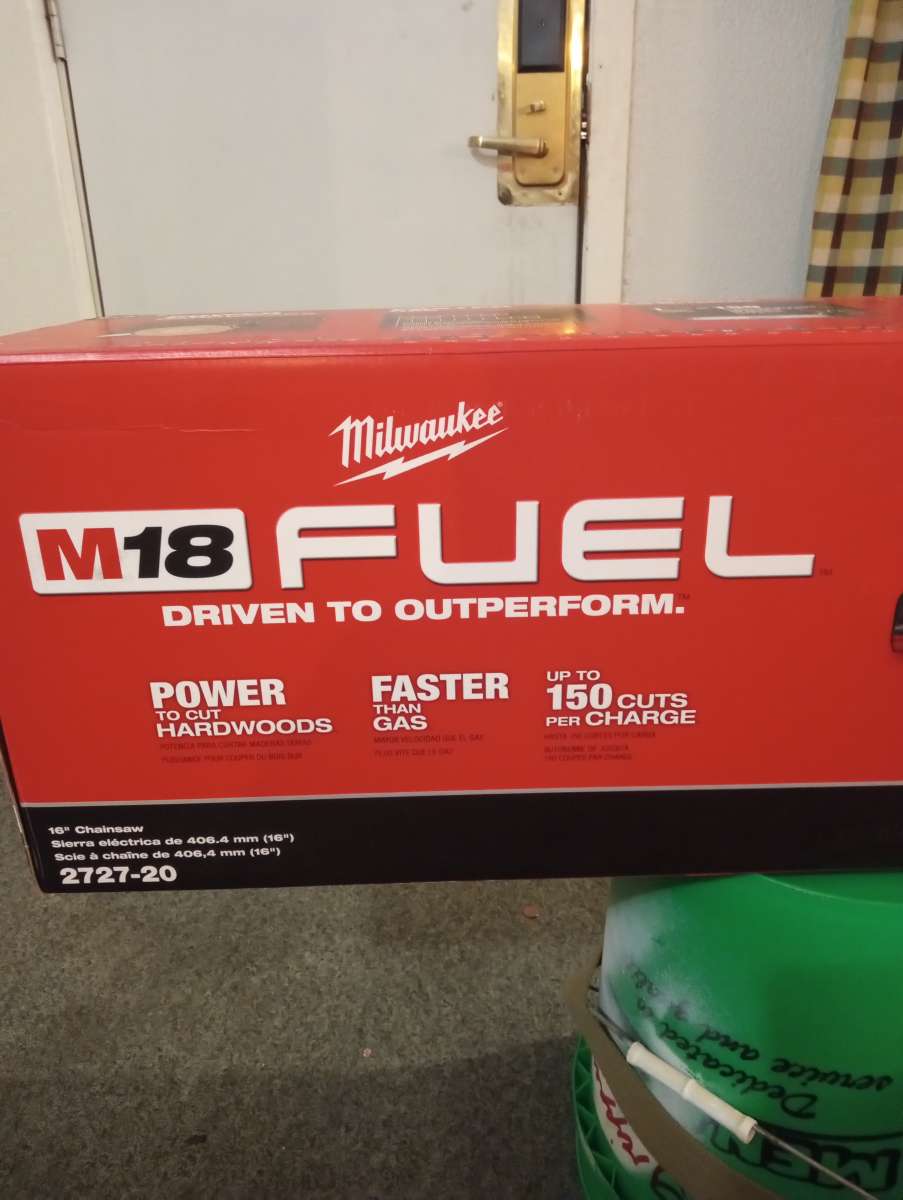 BRAND NEW MILWAUKEE 16IN CHAINSAW