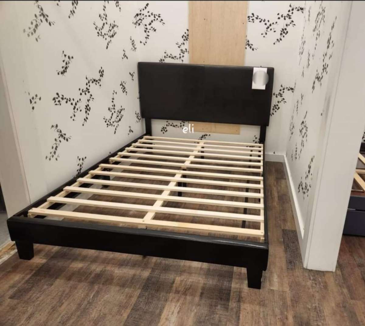 Black PU Leather Queen Upholstered Bed Frame Cama