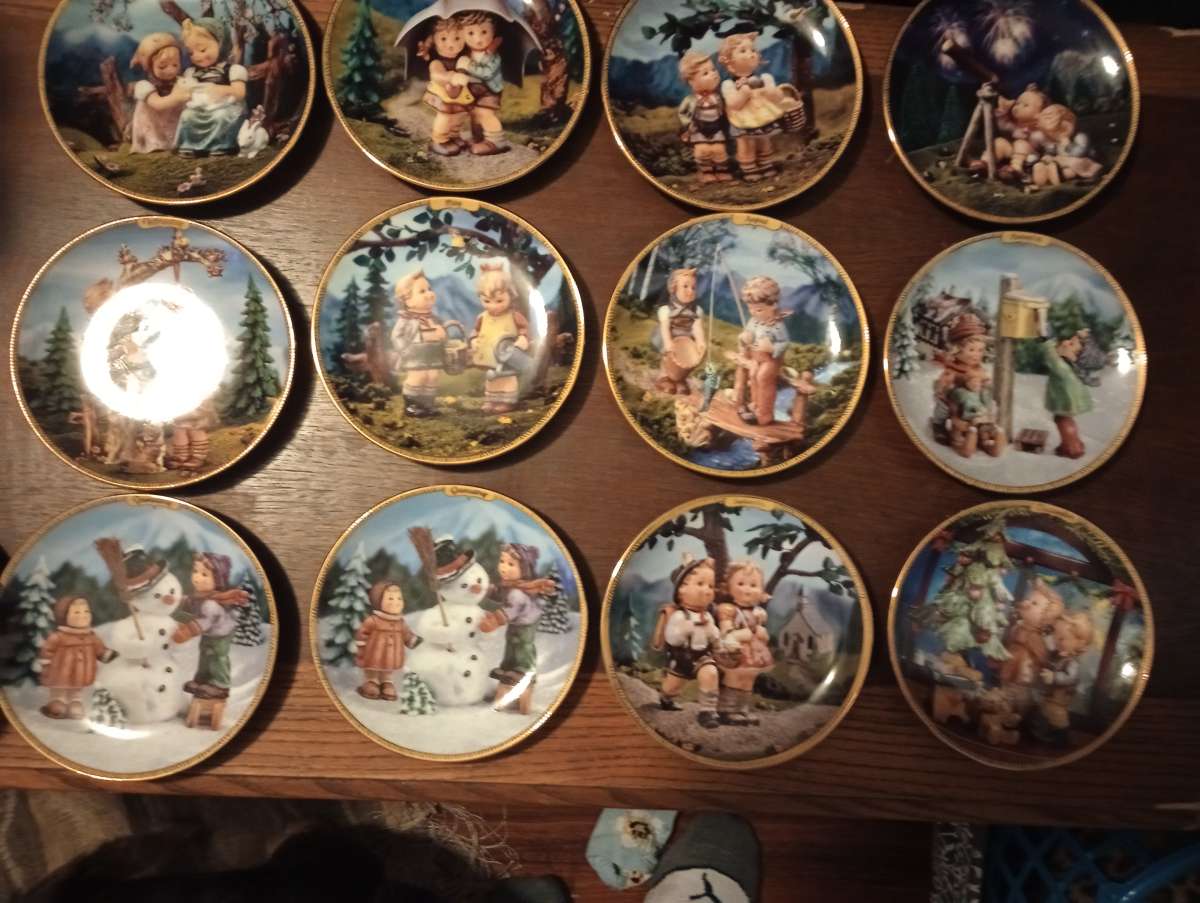 CHRISTMAS PLATES