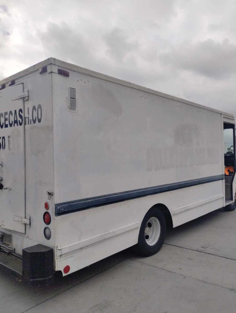 1987 GMC 18 feet long stepvan