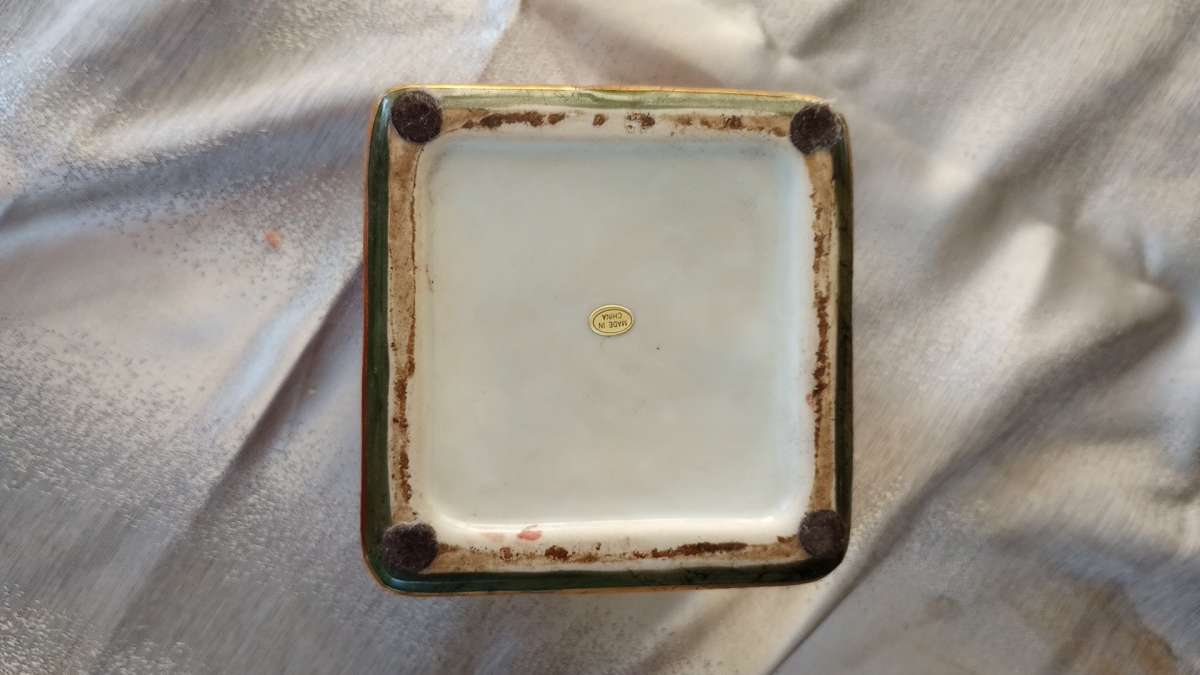 Ceramic Decorative Canister With Frog On top