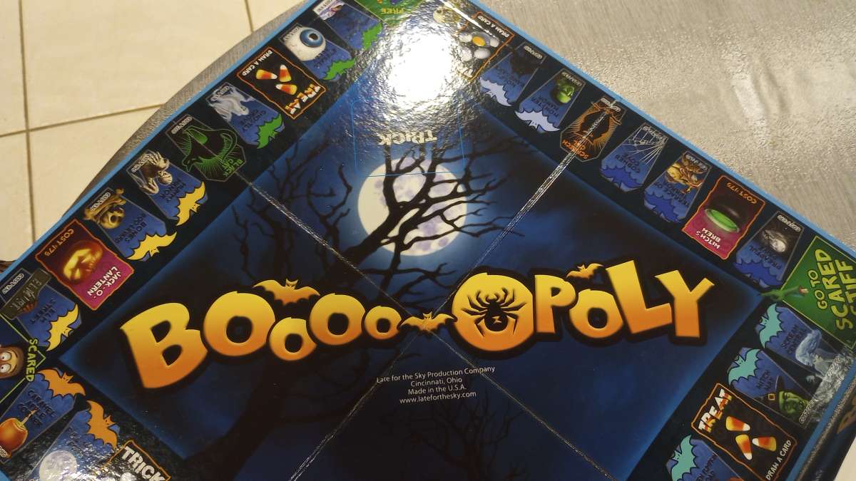 BooooOpoly Halloween Board Game Boo Opoly Monopoly COMPLETE