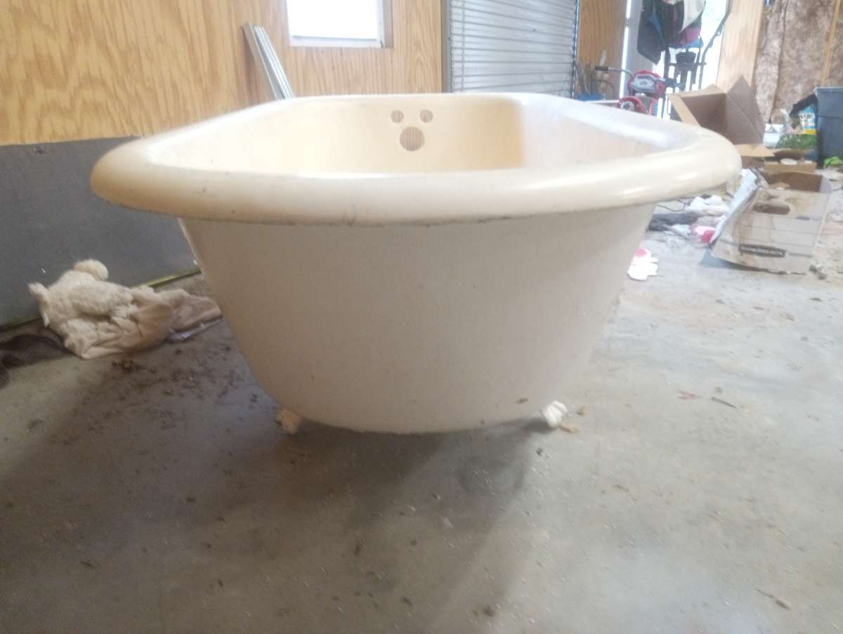 old claw foot tub in perfect condition very deep tub
