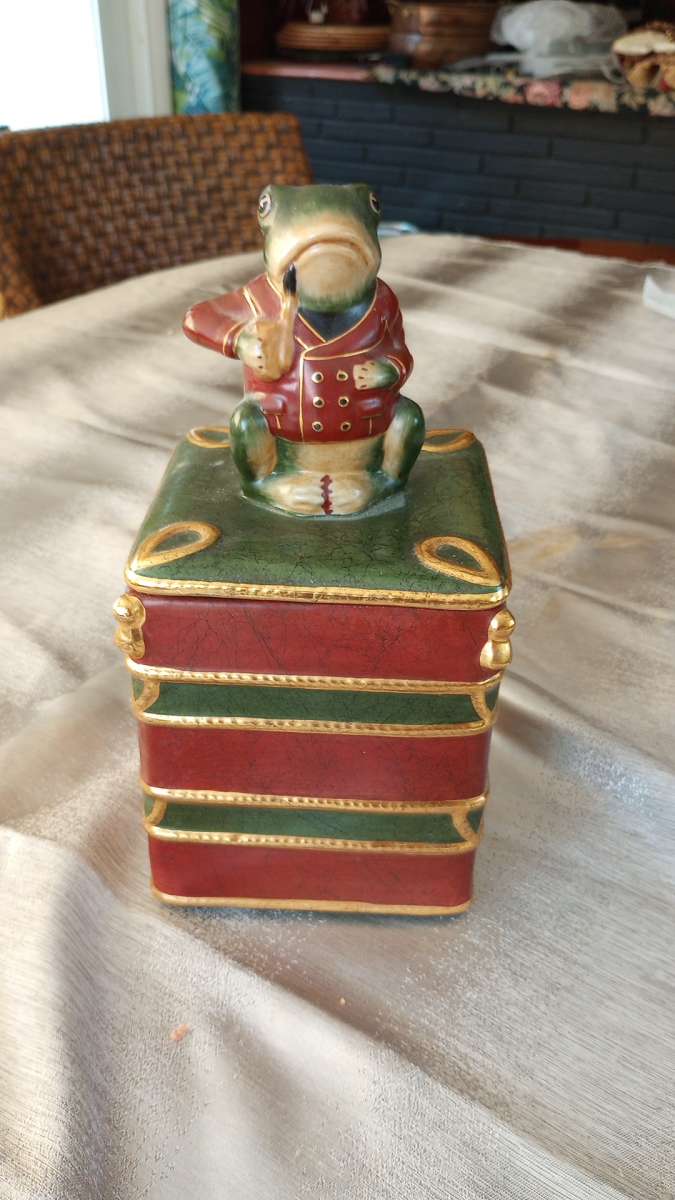 Ceramic Decorative Canister With Frog On top