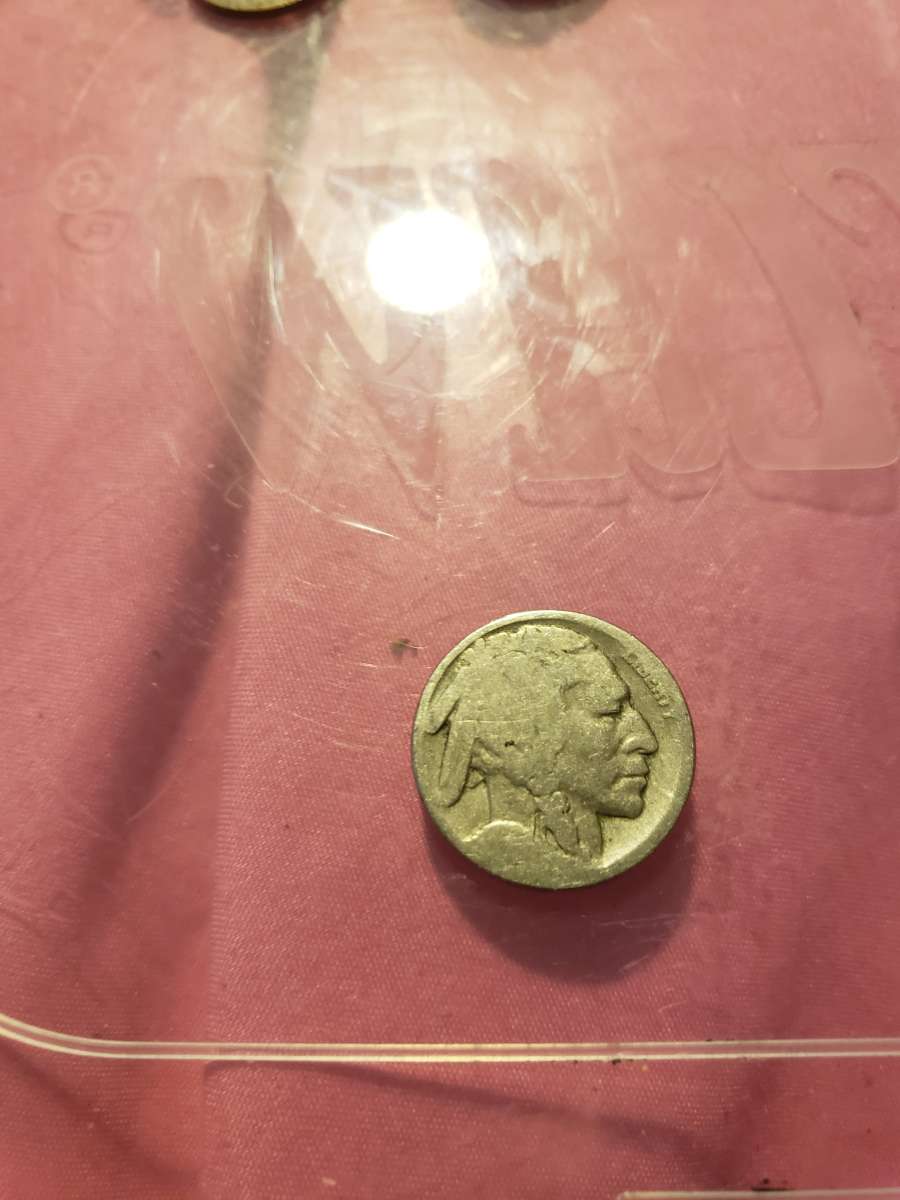 dont know the year the year has faded off this Buff nickel