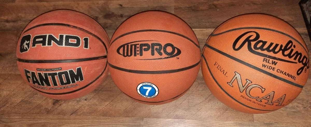 LOT OF 3 BASKETBALLS