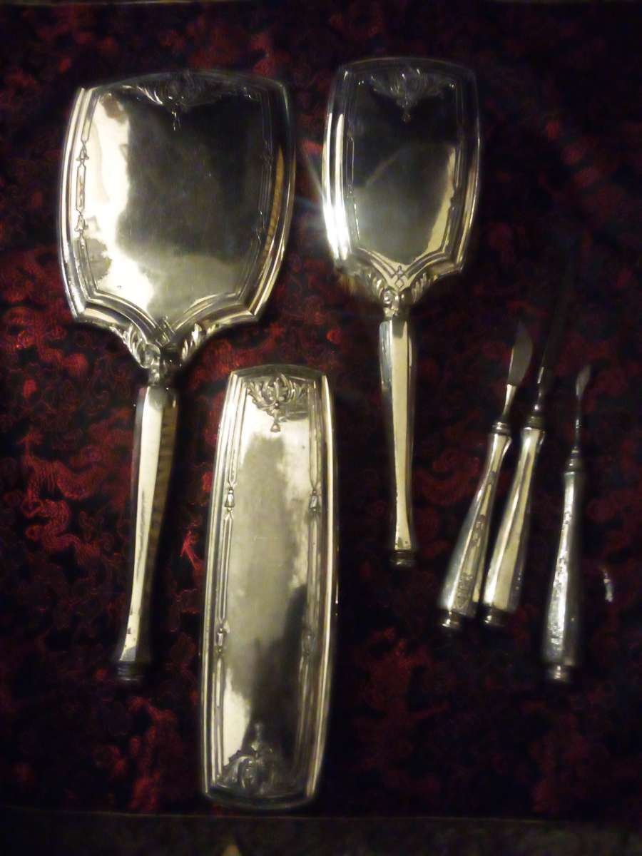 brush grooming set from the1910 or 1920